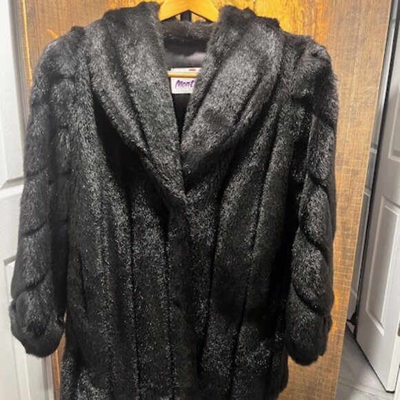 Faux fur Black Coat that looks like Mink Coat - Picture 1 of 4